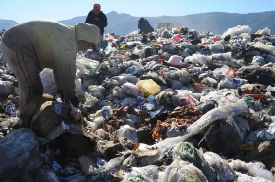 Denuncian que el vertedero contamina el Dique Cabra Corral