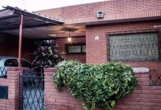 Encontraron a una señora de 72 años muerta en el patio de su casa