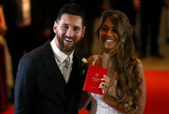 Messi y su mujer tienen su propia canción de reggeton. Escuchala!