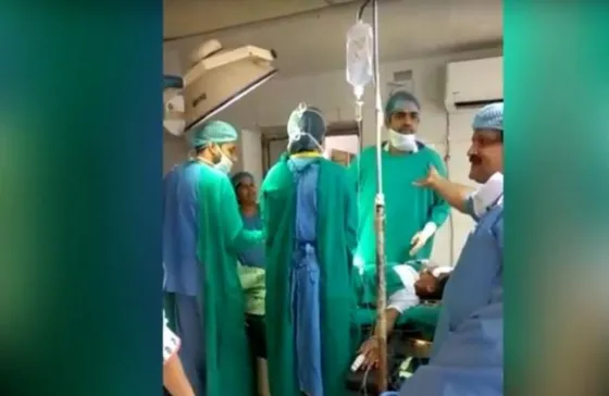 Muere un bebé en la cesárea y los médicos discuten entre ellos. Video