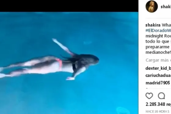 Shakira causa furor en Facebook con su baño a medianoche. Video
