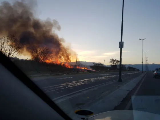 GRAN incendio camino a Grand Bourg