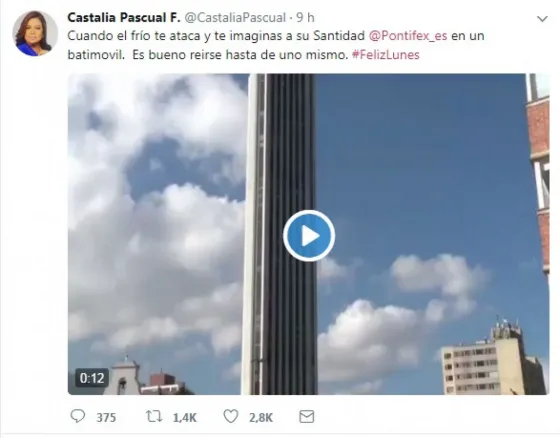 En vivo, periodista confunde al “papamóvil “con el “batimóvil”. Video