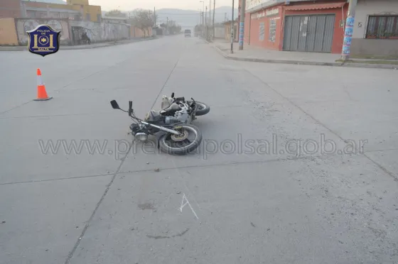 Lamentable: Una joven falleció tras caer de una moto