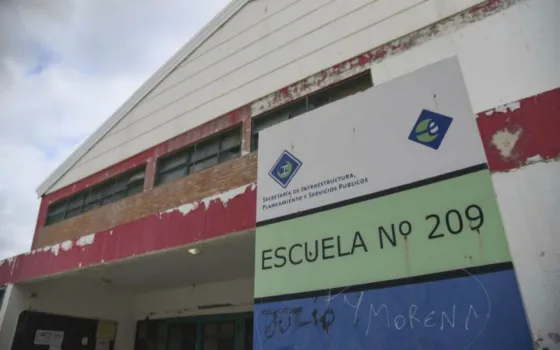 Comodoro Rivadavia: Golpeó a la maestra de su hijo en la puerta de la escuela