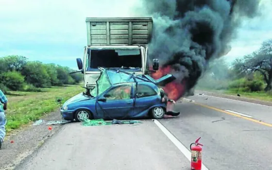 Ruta 34: Por atroz choque frontal deportistas murieron calcinados