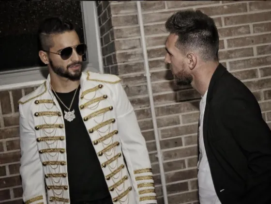 Messi y Antonella posaron junto a Maluma