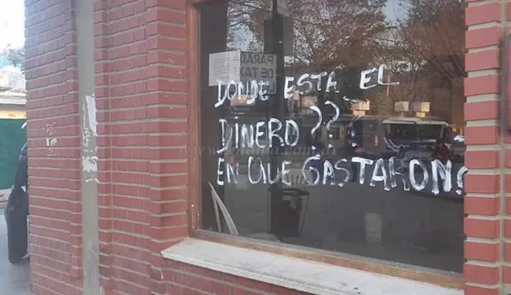 Salvador Mazza: Los municipales retoman la protesta y se protegen con infantería