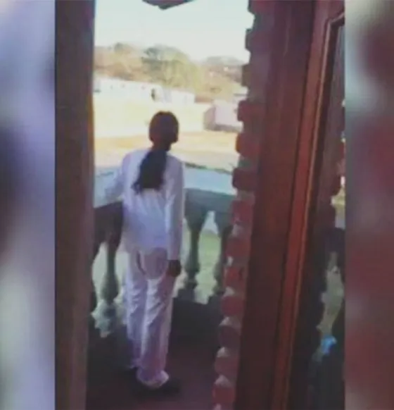 Milagro Sala en pijama pregunta a los gendarmes por Santiago. VÍDEO