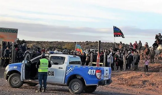 En un mega operativo desalojaron a un grupo de Mapuches en Vaca Muerta