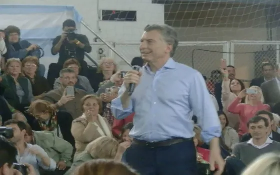 Macri recibió el cachetazo de un jubilado. Video