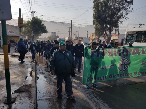 Municipales se movilizan al CCM. Foto gentileza de ATE