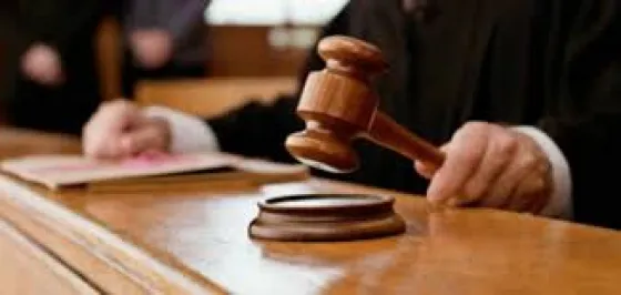 Comenzó el juicio contra la joven que abandonó a su bebé en una letrina