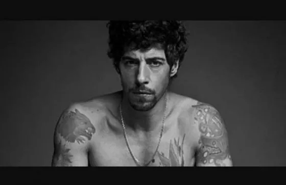 Mirá a quien le besó la cola Esteban Lamothe