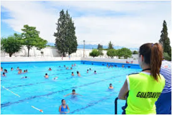 Inscriben para ser guardavidas en los natatorios municipales