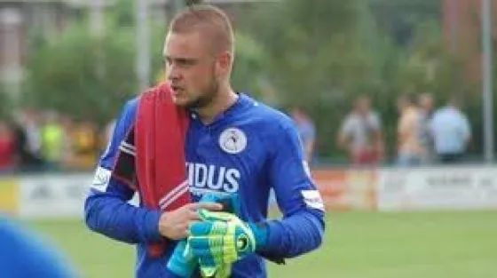 Mirá las increíbles atajadas de un arquero holandés. Video