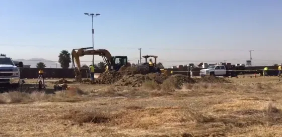 Trump ya levanta el muro fronterizo. Video