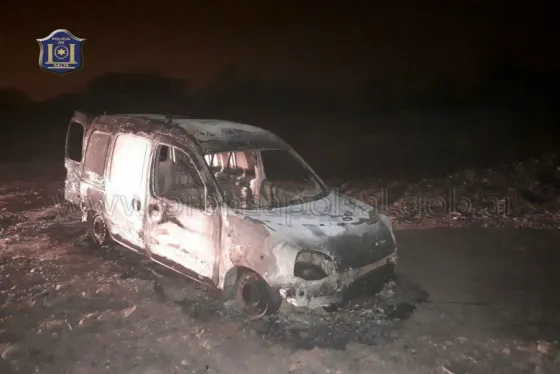 Encontraron prendida fuego una camioneta robada