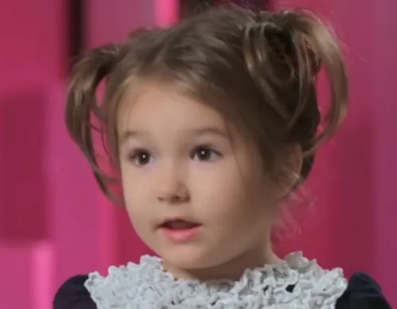 Una nena de cuatro años sorprende a todos: habla en siete idiomas