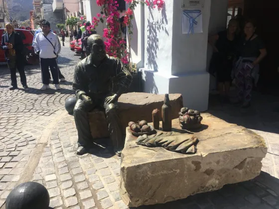 Restauraron la estatua del “Cuchi” Leguizamon
