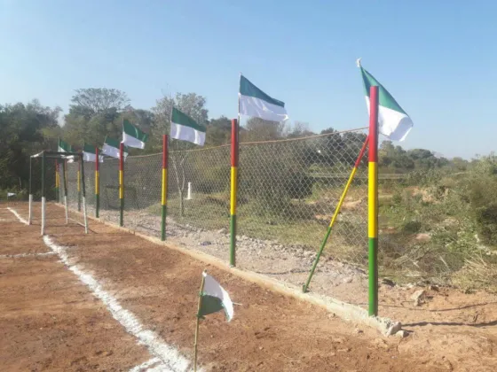 Increíble! En el norte tenemos una cancha de fútbol con doble nacionalidad