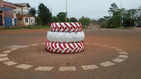 ¡Nunca antes visto! Una rotonda con gomas de tractor