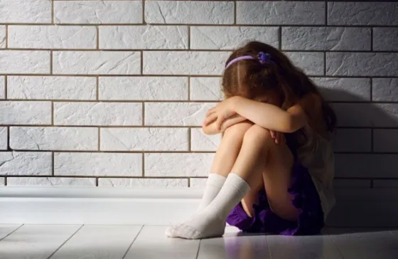 Para que les crean, una niña grabó a su padre abusando de su amiga