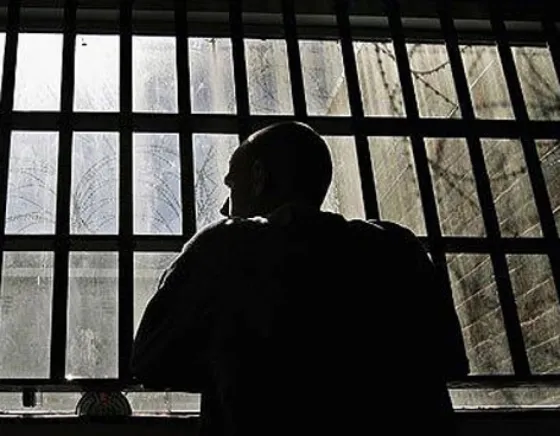 Lo detuvieron por amenazar a su vecina