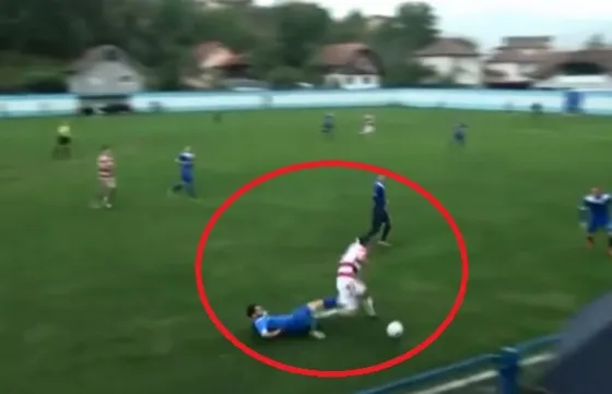 Un futbolista pierde un testículo por una patada