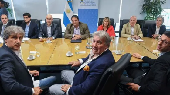 Por fin: Hubo arreglo y vuelve el fútbol