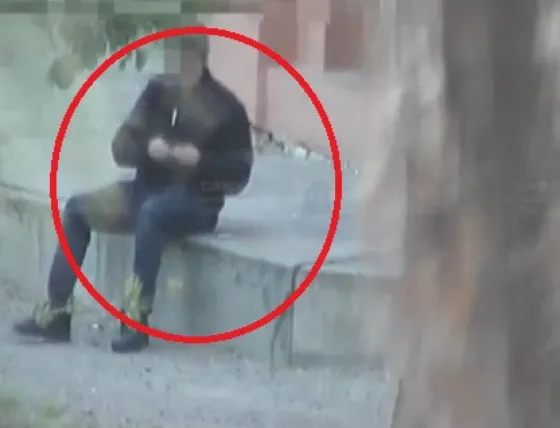 Fue detenido por amar un “faso” en la vía pública. Mirá el video