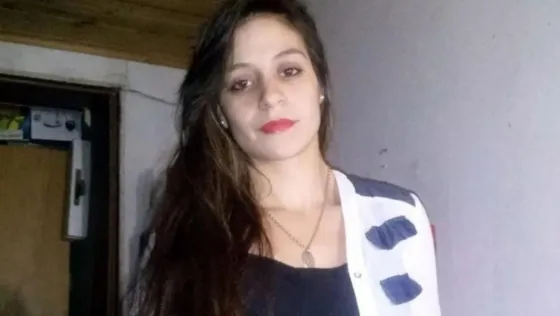 Tiró abajo el portón de la casa de su ex y la mató