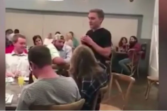 Finge propuesta de matrimonio para exhibir infidelidad de su novia. Video