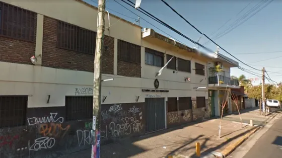 Un alumno entró con dos armas de guerra a su escuela y casi ocurre una tragedia