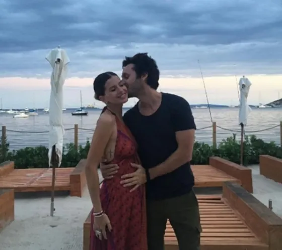 La romántica selfie de Vicuña y la China