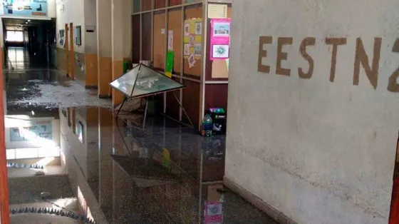 Insólito: Inundó su escuela y se delató por Facebook