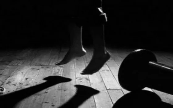 Se ausentó de la casa y encontró a su hijo ahorcado