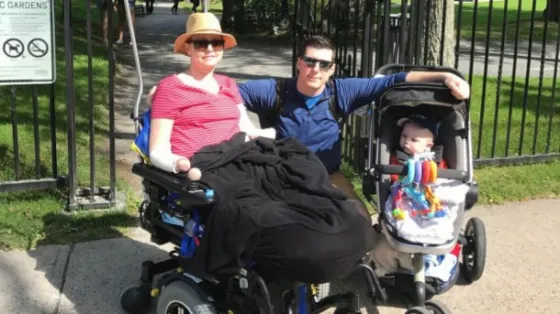 Fue a dar a luz y le amputaron los brazos y las piernas por una infección