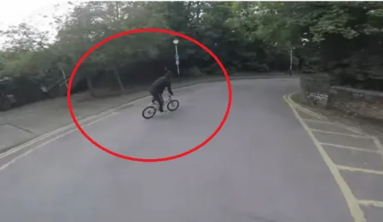 Robó un teléfono y el karma le cayó del cielo (Video)