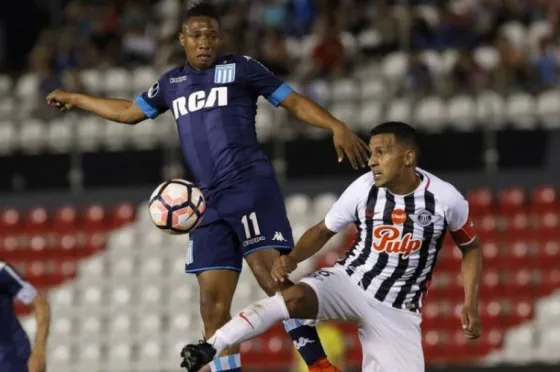 Sergio Aquino se refrescó sus partes íntimas a la vista de todos