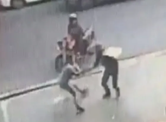 Jorge Rial se enfrentó a motochorros . Video