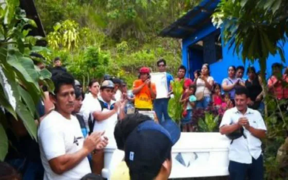 Retiraron el cuerpo del féretro en pleno velorio