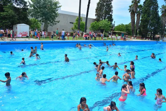 El 3 diciembre abren los natatorios municipales