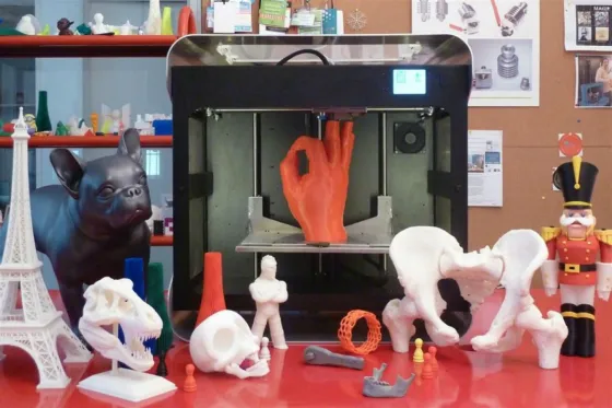 Impresora 3D que se utilizará en los colegios porteños. Foto: La Nación