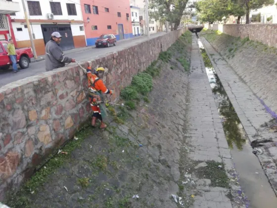 Sigue la limpieza periódica de canales