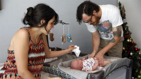 El gobierno propuso extender la licencia por paternidad