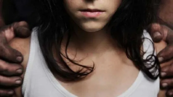 Denunció que ella y 7 hermanas más fueron violadas por el padre