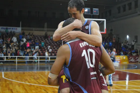Salta Basket dio vuelta un partido y está en cuartos de final