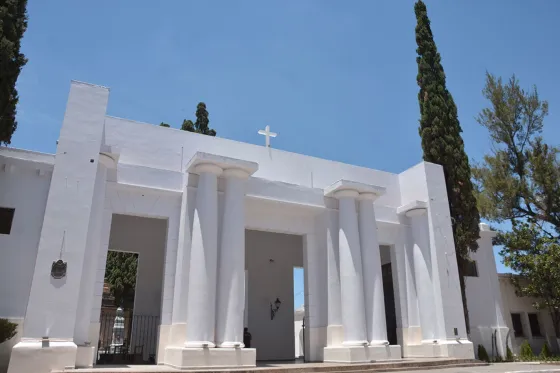 El lunes 6 cerrará el cementerio De la Santa Cruz