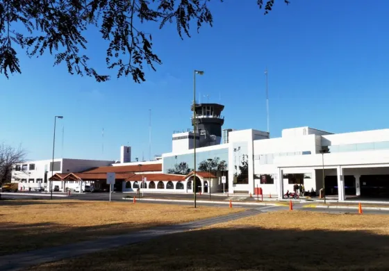 Hoy el aeropuerto permanecerá cerrado  hasta el mediodía